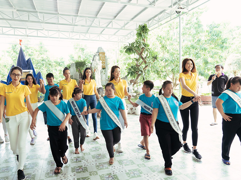 Dự kiến, sáng ngày 10/12, Hoa hậu Khánh Vân cùng 2 á hậu đáp chuyến bay về TP HCM để tiếp tục các hoạt động đồng hành cùng tổ chức Hoa hậu Hoàn vũ Việt Nam. Riêng Khánh Vân sẽ được lên kế hoạch định hướng phát triển và chuẩn bị cho cuộc thi Miss Universe 2020.