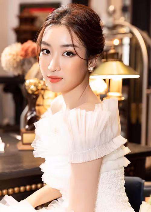 Nàng hoa hậu cho rằng khi tham gia Cuộc đua kỳ thú là quãng thời gian sóng gió nhất trong 3 năm đăng quang. Sau những lùm xùm, cô khẳng định cô sẽ cố gắng tập trung công việc để xây dựng lại hình ảnh.