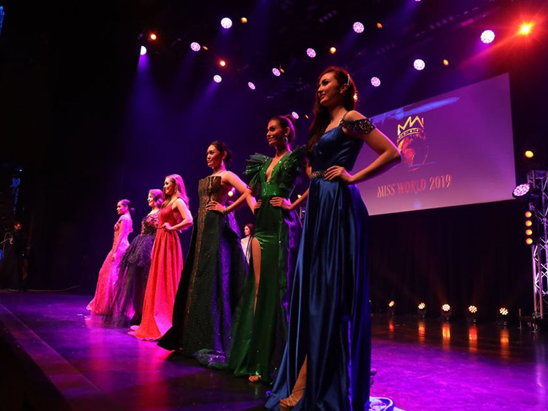 Các thí sinh Hoa hậu Thế giới 2019 đẹp lộng lẫy trong trang phục dạ hội.