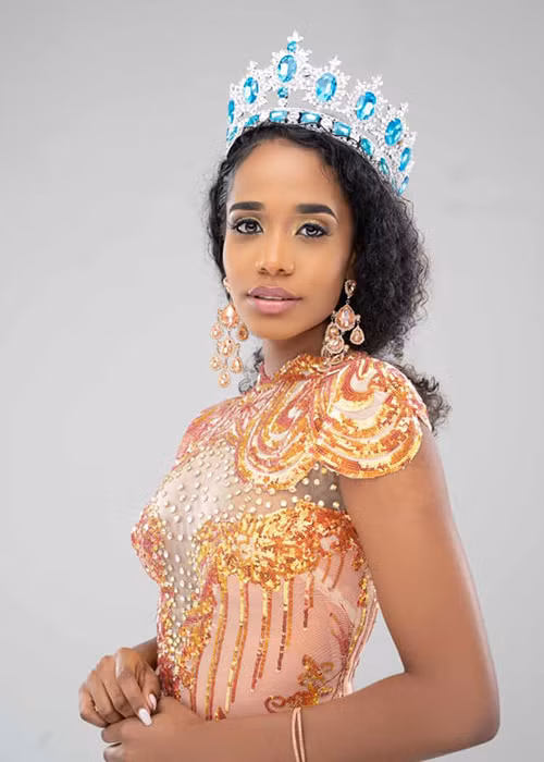 Toni Ann Singh - đại diện Jamaica giành chiến thắng phần thi Người đẹp tài năng.