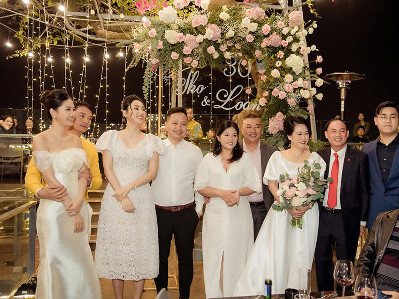 Gần đây, xuất hiện tại bữa tiệc của bố mẹ, vợ chồng Thanh Tú ôm nhau vô cùng tình cảm.