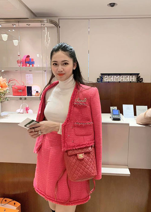 Nàng á hậu từng liên tục bị cư dân mạng chê xuống sắc trầm trọng sau khi sinh con.