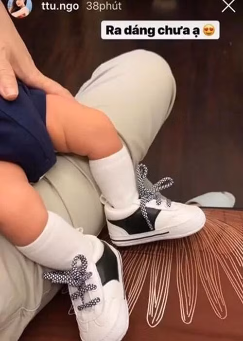 6 tháng sau đám cưới, Thanh Tú sinh con đầu lòng và giữ kín như bưng hình ảnh con.