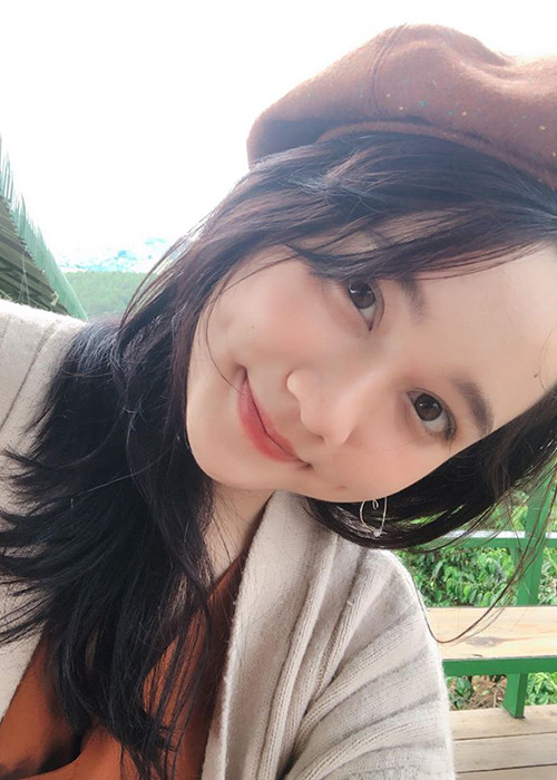 Nhan sắc đời thường của Trúc Anh gây mê người đối diện.