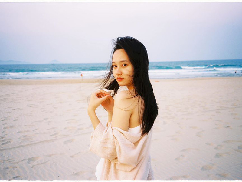 Hot girl sinh năm 1998 có ngoại hình giống nhân vật Hà Lan, đặc biệt là đôi mắt.