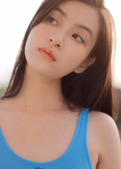 Nguyễn Lâm Thảo Tâm sinh năm 2000. Cô đảm nhận vai Hồng trong bộ phim "Mắt biếc".