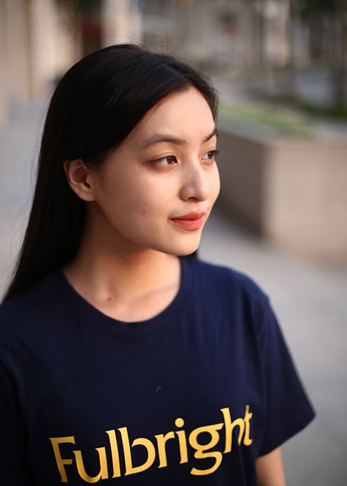 Thảo Tâm ăn mặc khá giản dị ở đời thường.