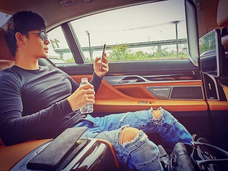 Ngoài bất động sản, anh còn có trong tay loạt xe hơi sang trọng.