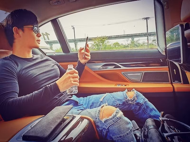 Ngoài bất động sản, anh còn có trong tay loạt xe hơi sang trọng.