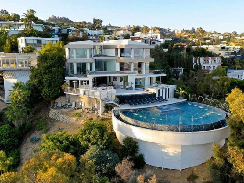 Mới đây, Nathan Lee gây chú ý khi tậu biệt thự trị giá đến 380 tỷ ở Los Angeles, Mỹ chỉ để nghỉ dưỡng.