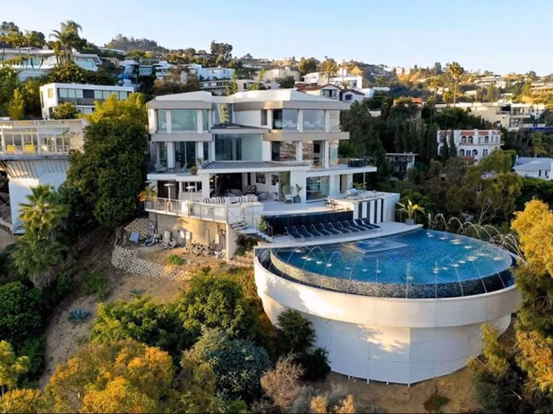 Mới đây, Nathan Lee gây chú ý khi tậu biệt thự trị giá đến 380 tỷ ở Los Angeles, Mỹ chỉ để nghỉ dưỡng.