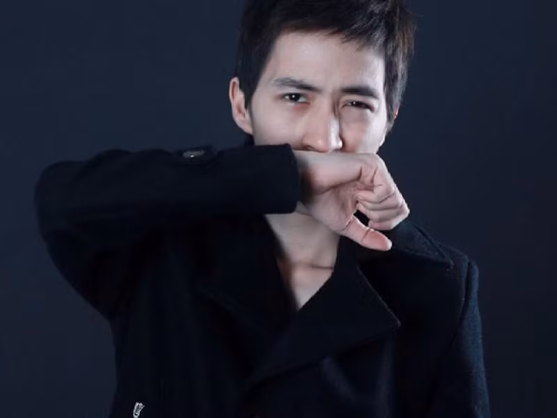 ViruSs nhận học bổng âm nhạc tại Hàn Quốc. Tuy nhiên, gia đình bất ngờ xảy ra biến cố lớn, mất hết tài sản, phải bán nhà khiến ViruSs phải bỏ dở việc học hành để về nước.