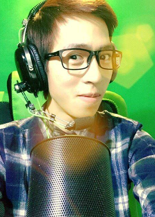 Sau khi từ bỏ sự nghiệp game thủ, ViruSs theo đuổi công việc streamer và caster (bình luận viên) các trận đấu game. Hiện tại, anh là một trong những streamer nổi tiếng nhất Việt Nam.