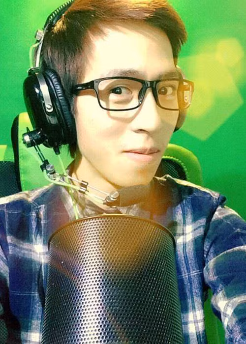 Sau khi từ bỏ sự nghiệp game thủ, ViruSs theo đuổi công việc streamer và caster (bình luận viên) các trận đấu game. Hiện tại, anh là một trong những streamer nổi tiếng nhất Việt Nam.