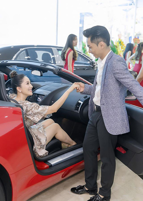 Vì chiều Khánh Thi mà Phan Hiển bỏ ra phần lớn trong số chi phí 3 tỷ để làm liveshow riêng cho vợ vào đầu năm 2017.