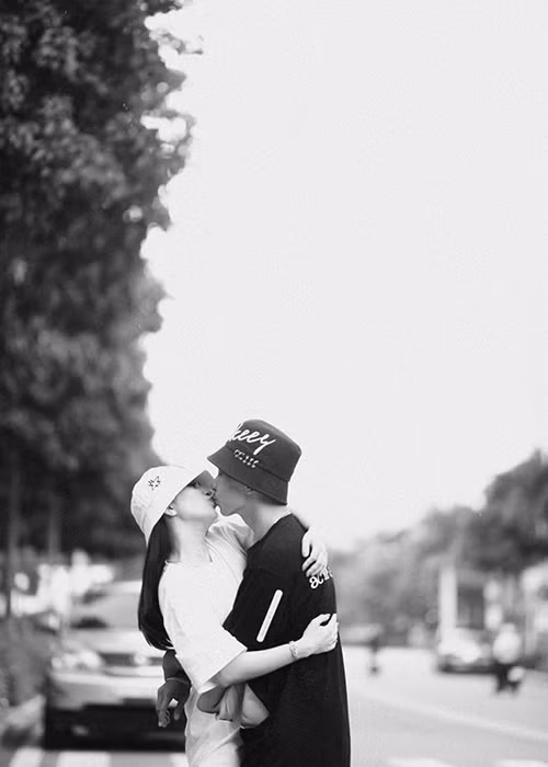 Phan Hiển luôn cưng chiều Khánh Thi, chẳng khác gì soái ca trong mắt người hâm mộ.