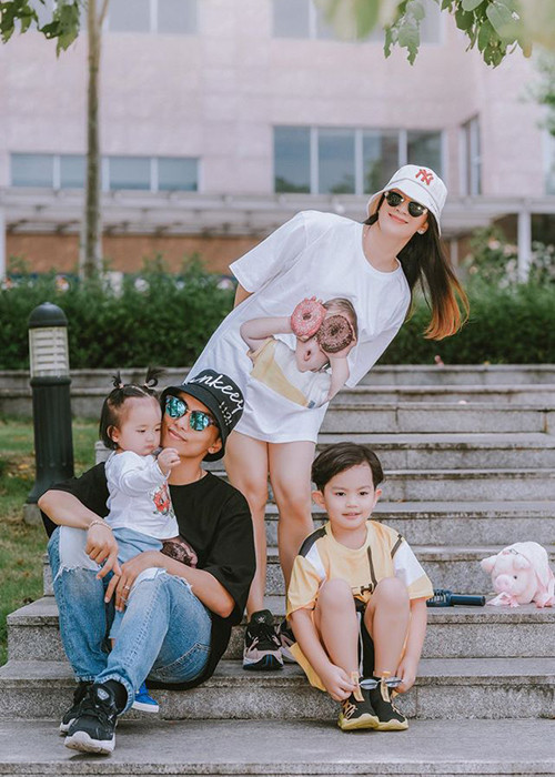 Con gái út của Phan Hiển tên Anna Vương Diễm, chào đời cách đây 1 năm.