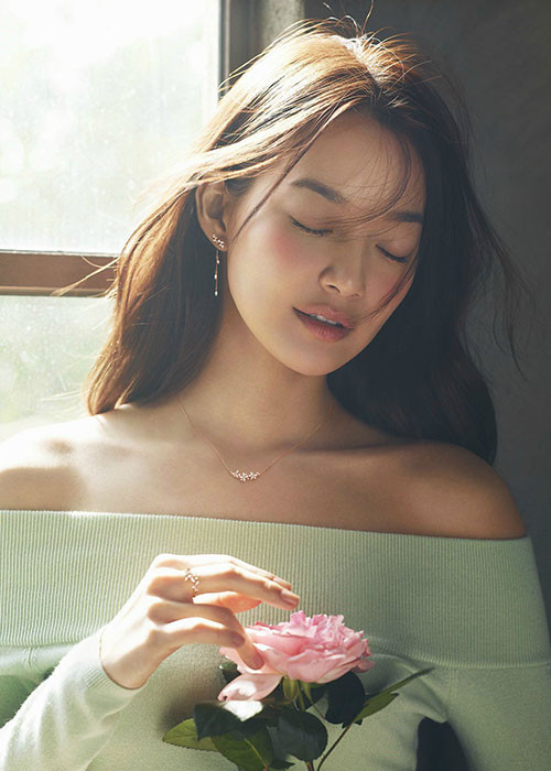 Hình ảnh Shin Min Ah đẹp hút hồn trên tạp chí.