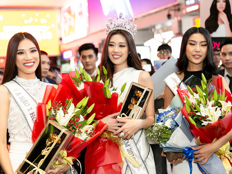 Top 3 trở về TP HCM để tiếp tục tham gia các hoạt động đồng hành cùng ban tổ chức Hoa hậu Hoàn vũ Việt Nam.