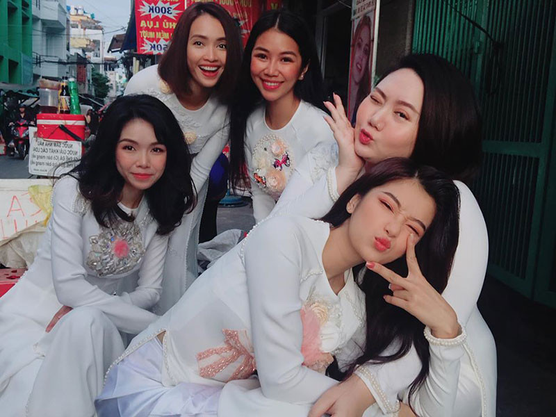 Hoàng Yến Chibi thân thiết với Hoàng Oanh sau khi đóng chung phim "Tháng năm rực rỡ". Ảnh: FBNV