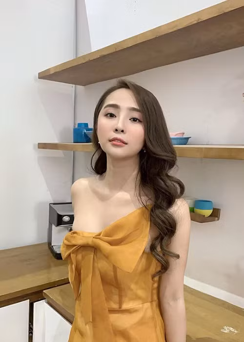 Quỳnh Nga trở lại showbiz sau khi chia tay Doãn Tuấn.