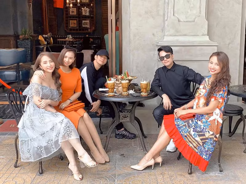 Vóc dáng của Quỳnh Nga vô cùng gợi cảm hậu dao kéo.