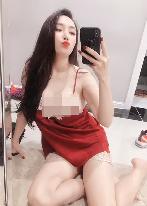 Thảo Bebe mặc gợi cảm từ sân khấu đến đời thường.