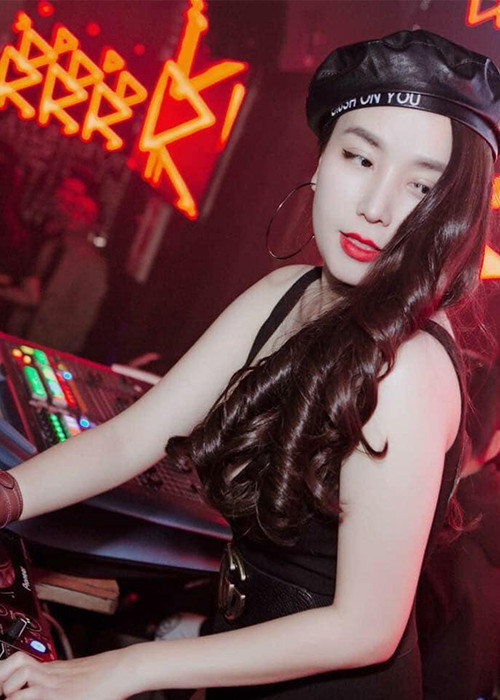 Ngoài ra, giữa nghi vấn, Thanh Thảo được ông xã Khắc Việt lên tiếng bênh vực.