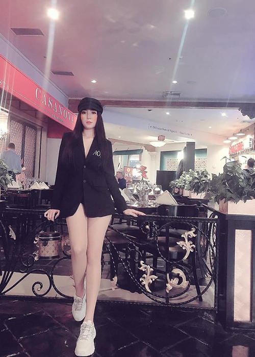 Theo Dân Việt, Thảo Bebe có số đo 3 vòng gợi cảm 96-60-90.