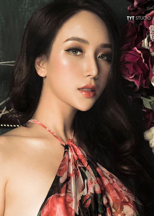 Sau khi lấy chồng, Thảo Bebe mặc kín đáo hơn. Điều này khiến Khắc Việt cảm kích vì cô biết suy nghĩ cho anh.