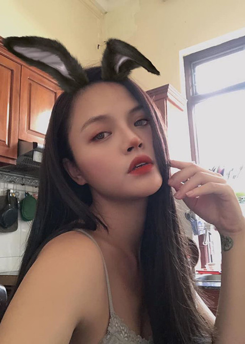 Thu Quỳnh lên tiếng phủ nhận bị lộ clip nóng. Ngoài ra, bạn bè tìm ra bằng chứng chứng minh nữ diễn viên không phải là nhân vật trong clip.