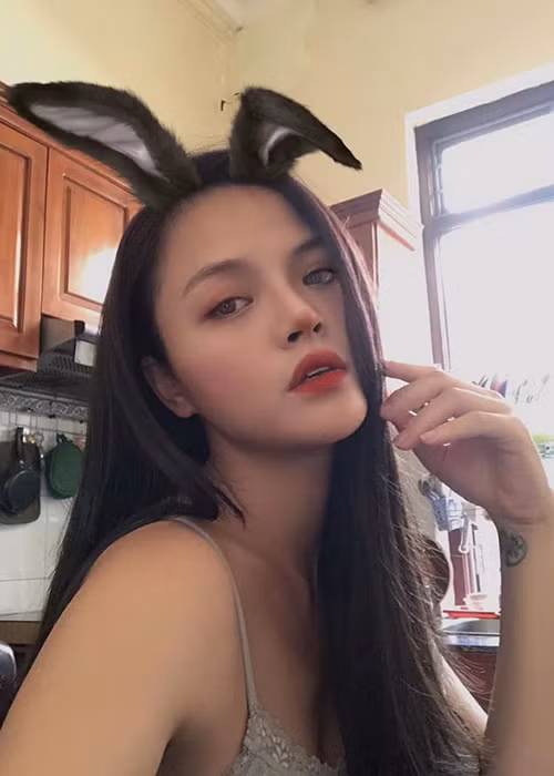 Thu Quỳnh lên tiếng phủ nhận bị lộ clip nóng. Ngoài ra, bạn bè tìm ra bằng chứng chứng minh nữ diễn viên không phải là nhân vật trong clip.