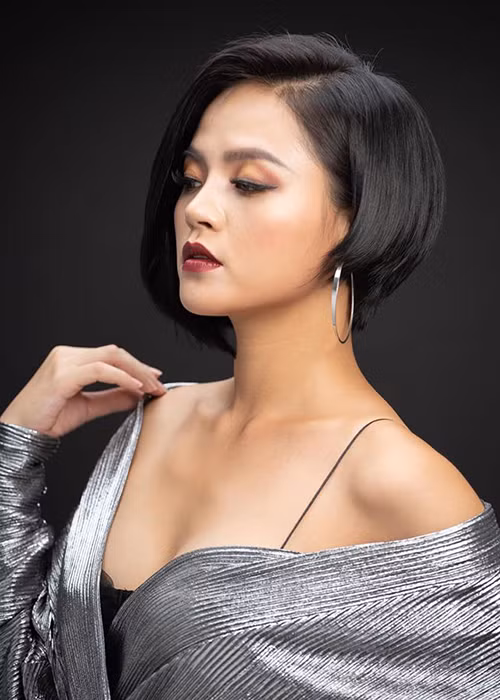 Huệ của "Về nhà đi con" sở hữu đường cong hình thể gợi cảm.