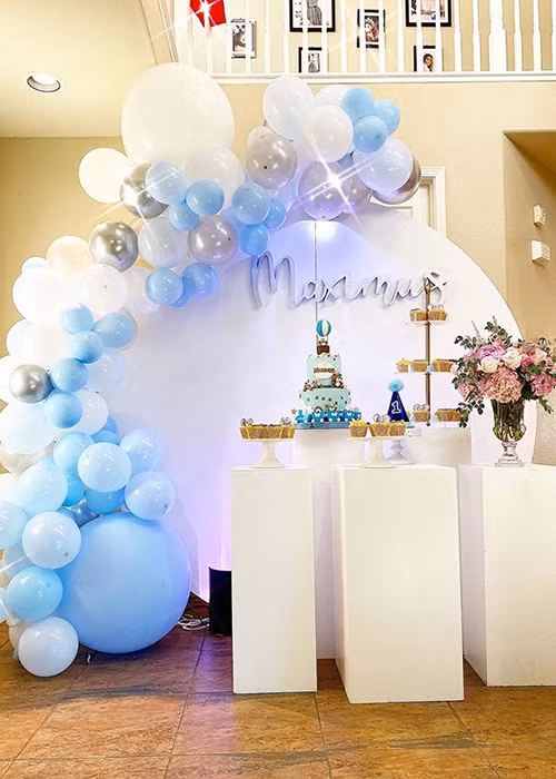 Con trai của Phạm Hương tên Maximus, chào đời ở Mỹ.