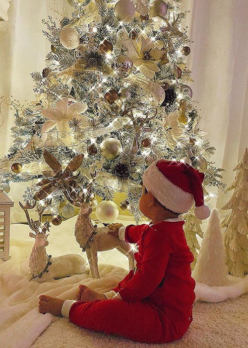 Mới đây, trên trang cá nhân, Phạm Hương bất ngờ khoe con trai tròn 1 tuổi.