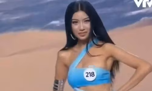 Giam khao Vu Thu Phuong benh vuc Thuy Van giua on ao lo nguc