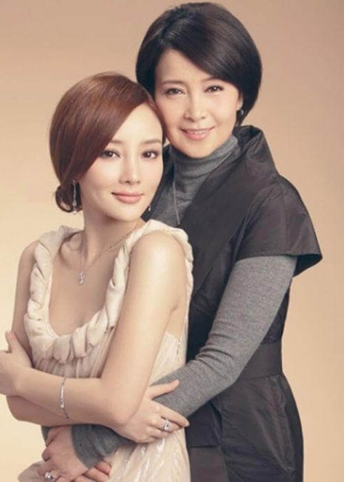 Bà Trương Vỹ Hân nay đã ngoài 60 tuổi, có cuộc hôn nhân hạnh phúc bên đạo diễn Lý Đan Quân.