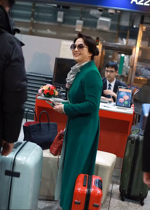 Mẹ của Lưu Diệc Phi vẫn giữ được vẻ đẹp dù qua thời thanh xuân.