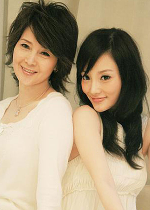 Lý Tiểu Lộ mong muốn khi về già, cô vẫn trẻ đẹp như mẹ ruột của mình.