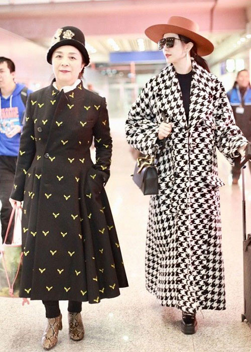 Ngoài 60 tuổi, mẹ của Phạm Băng Băng không chỉ trẻ đẹp mà còn có gu thời trang sành điệu.