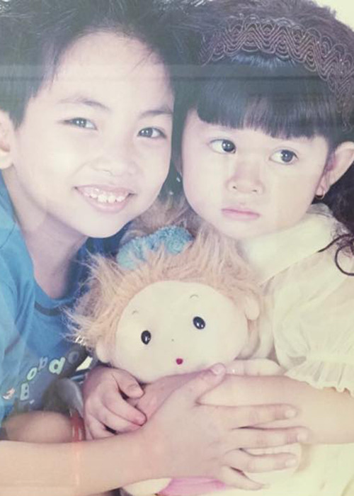 Phan Hiển có một cô em gái tên Tố Trân.