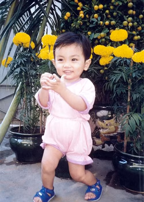 Nam vũ công sở hữu má lúm đồng tiền ngọt ngào và nụ cười rất tươi.