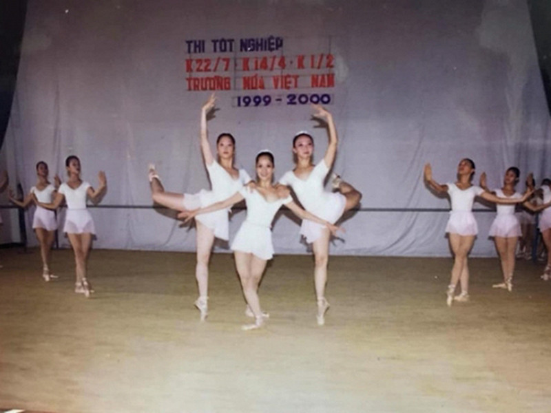 Khánh Thi vốn là bạn cùng trường với Kiều Anh, Hà Hương và Hải Yến cách đây 25 năm.