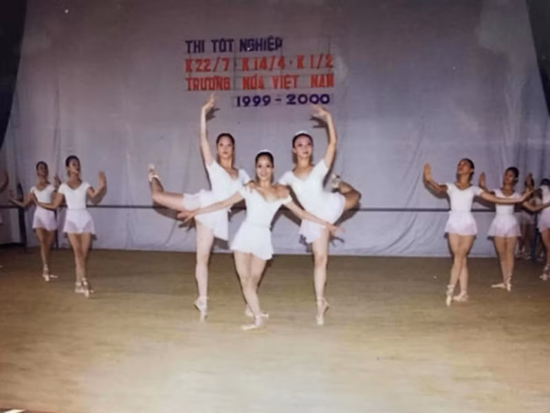 Khánh Thi vốn là bạn cùng trường với Kiều Anh, Hà Hương và Hải Yến cách đây 25 năm.