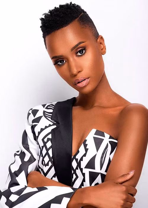 Ở phần thi ứng xử, Zozibini cho biết, điều cô muốn dạy các cô gái trẻ là khả năng lãnh đạo. Tân hoa hậu nghĩ rằng phụ nữ là những người mạnh mẽ nhất thế giới và cần có chỗ đứng trong xã hội.