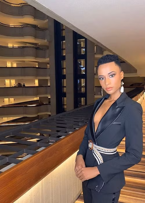 Người đẹp cho biết, cô là một fan của Marvel và Game of Thrones.