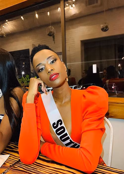 Sở thích của tân Hoa hậu Hoàn vũ Thế giới là ăn uống, đi du lịch.