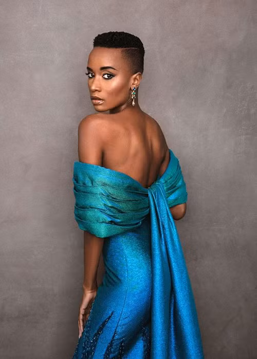 Tân hoa hậu sinh năm 1993, sở hữu chiều cao 1m73.