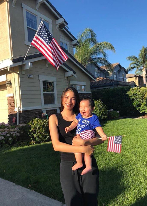 Cách đây ít ngày, Phạm Hương từng lộ ảnh rõ mặt con trai Maximus.