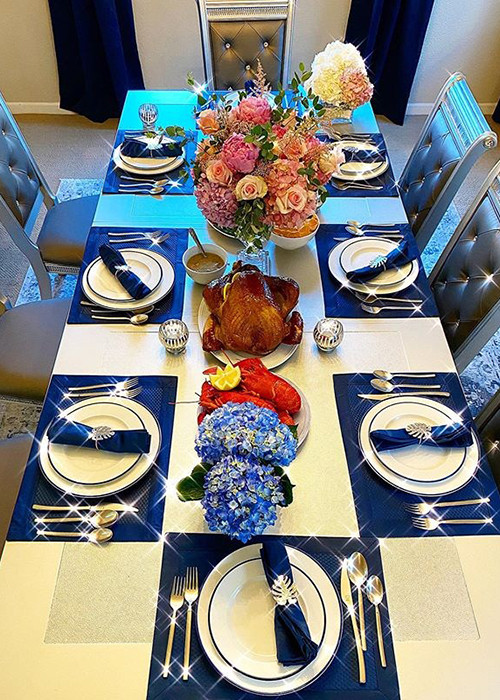 Sau khi có con, nàng Hoa hậu Hoàn vũ Việt Nam 2015 chứng tỏ sự đảm đang. Cô tự tay trang trí nhà cửa, nấu ăn cho gia đình.